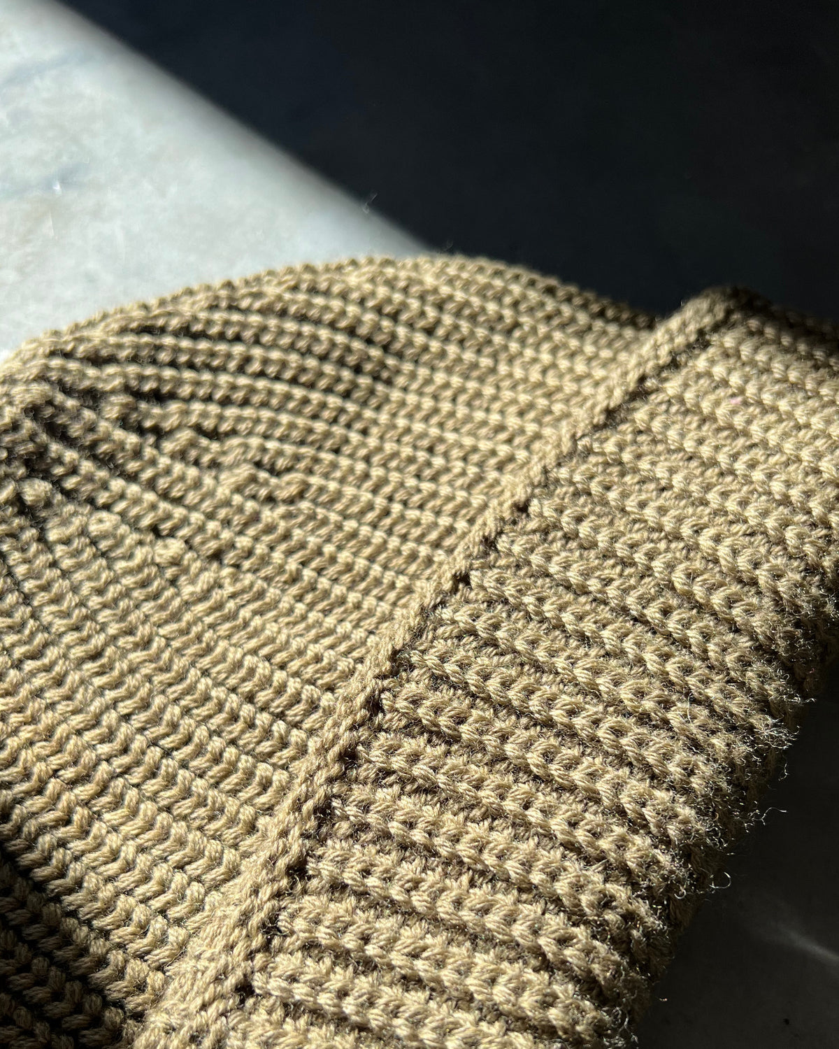 Bonnet en laine mérinos kaki Kelly Kilby