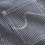 Pantalon enfant en denim rayé bleu et blanc, forme légèrement ballon avec poches italiennes