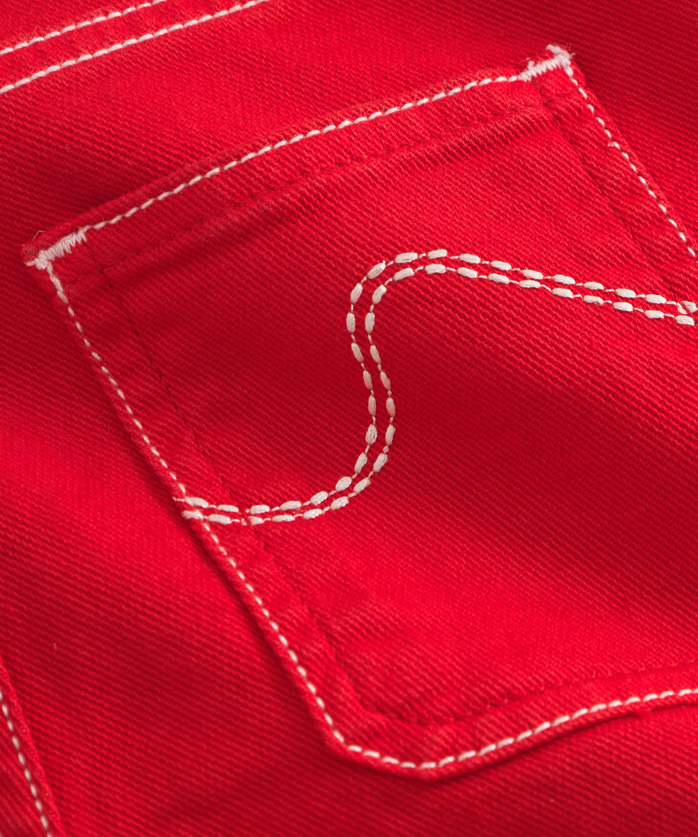Pantalon enfant en twill rouge, forme légèrement ballon avec poches italiennes