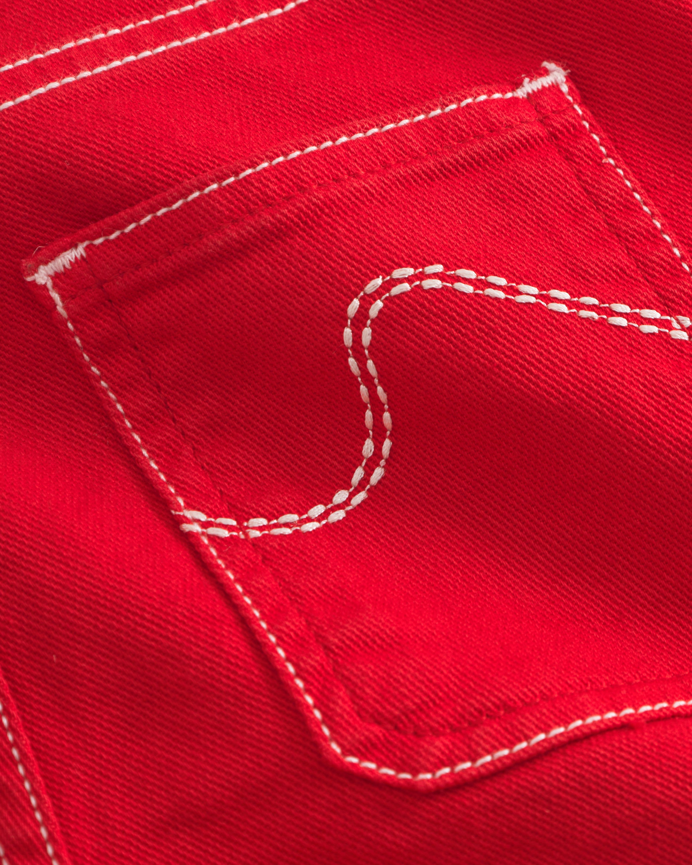 Pantalon enfant en twill rouge, forme légèrement ballon avec poches italiennes